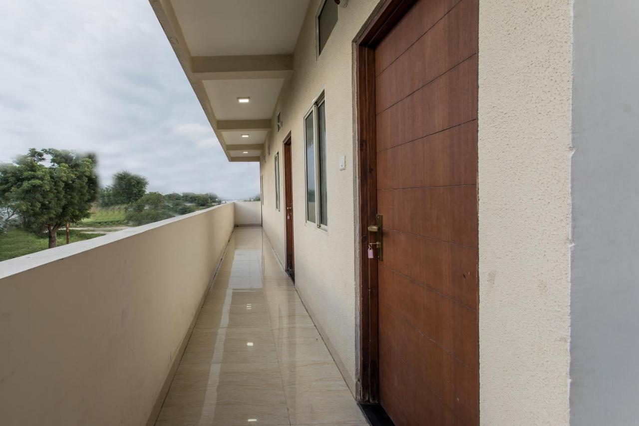 Oyo 19380 Swastik Resort Sanwer Экстерьер фото