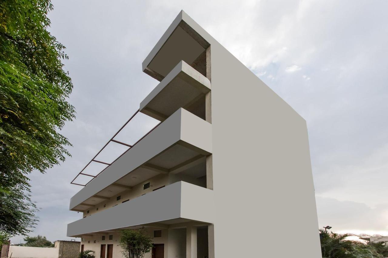Oyo 19380 Swastik Resort Sanwer Экстерьер фото